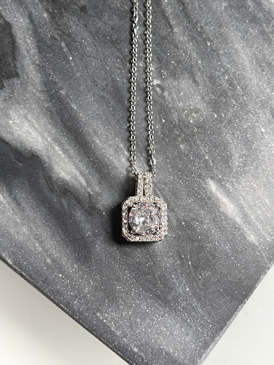 DIAMONDS NECKLACE