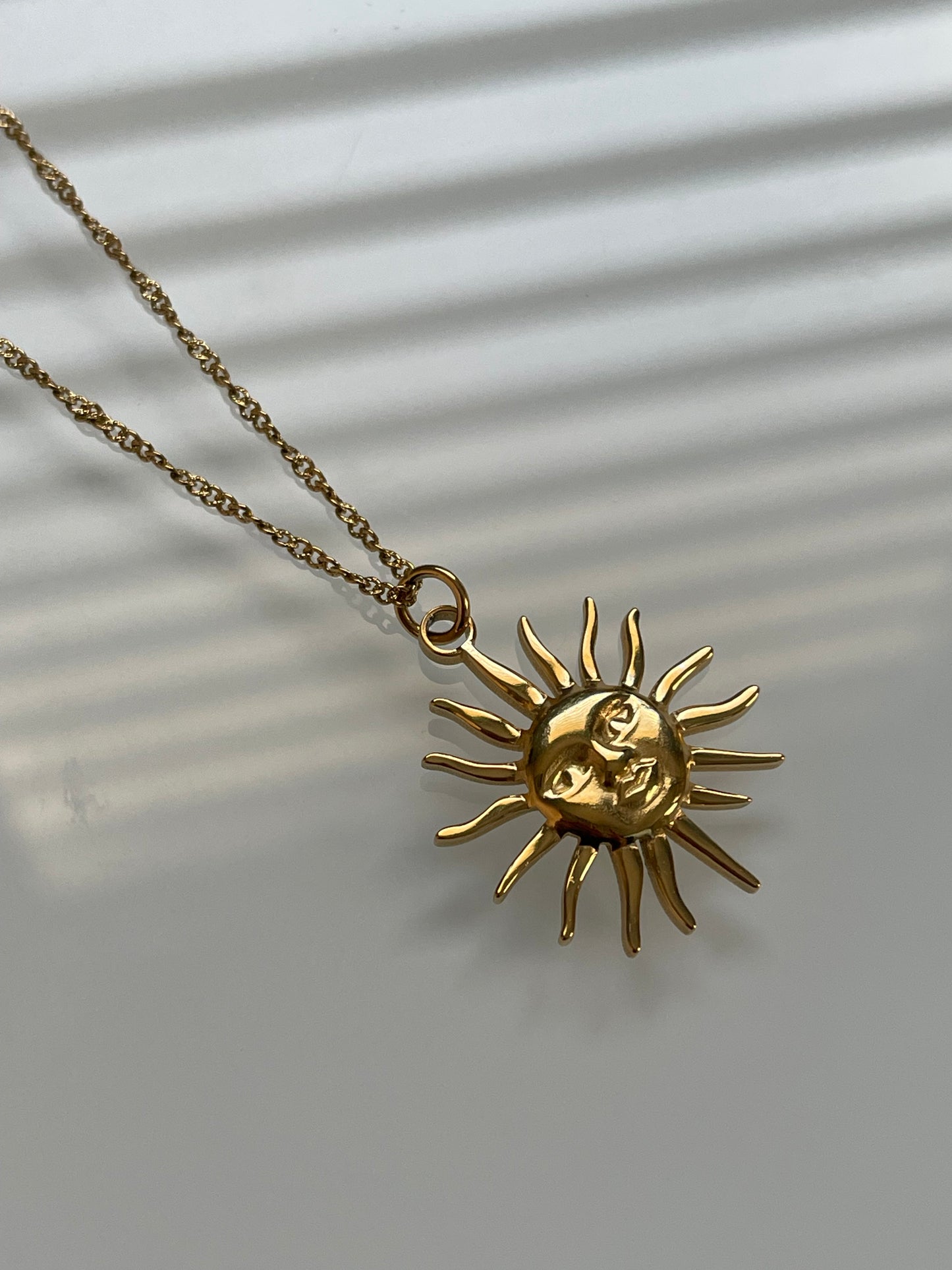 SOLANA NECKLACE